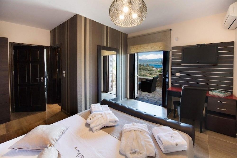 Luxurious Villa Kastro