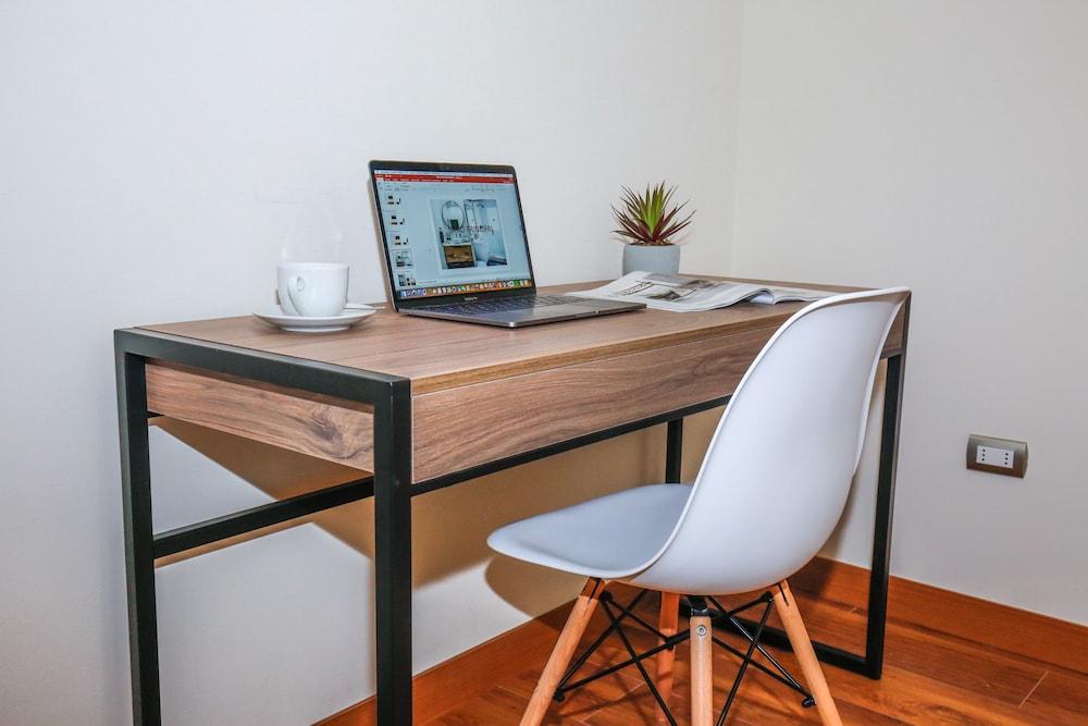 Trendy Host Canvas, Miraflores