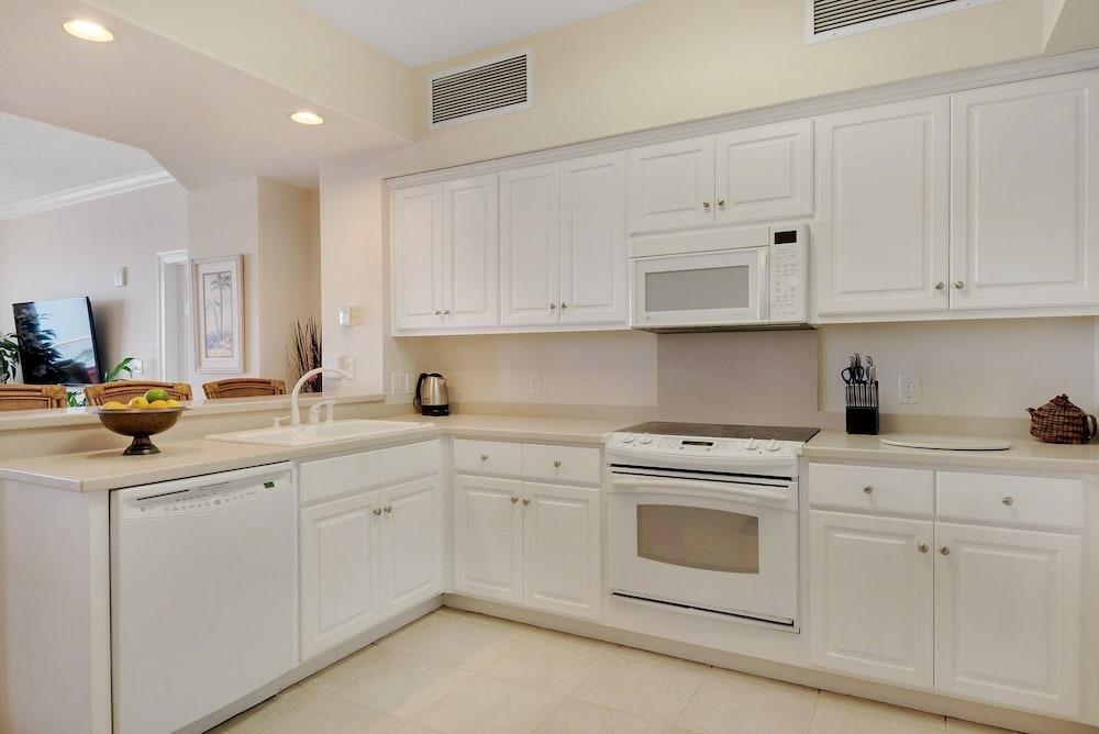 Stunning 16th Floor Condo with Fitness Center, Hot Tubs, Pools, and Beach Access - Unit 1606 by RedAwning