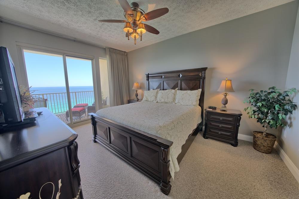 Stylish Oceanfront Condo with Beach and Picnic Area Access - Unit 1706 by RedAwning