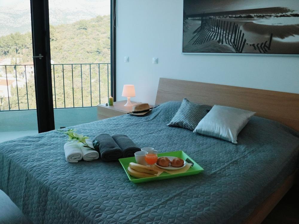 White Cloud Apartments