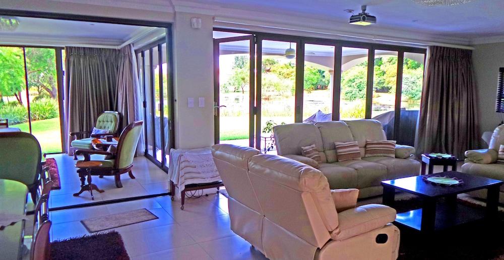 Jeanette's Villa at Westlake