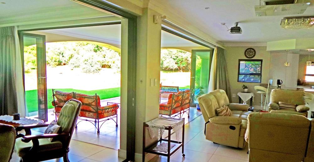 Jeanette's Villa at Westlake