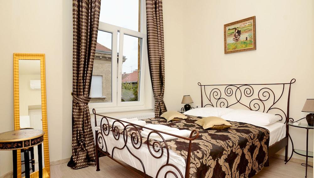 Apartments & Rooms Flowers