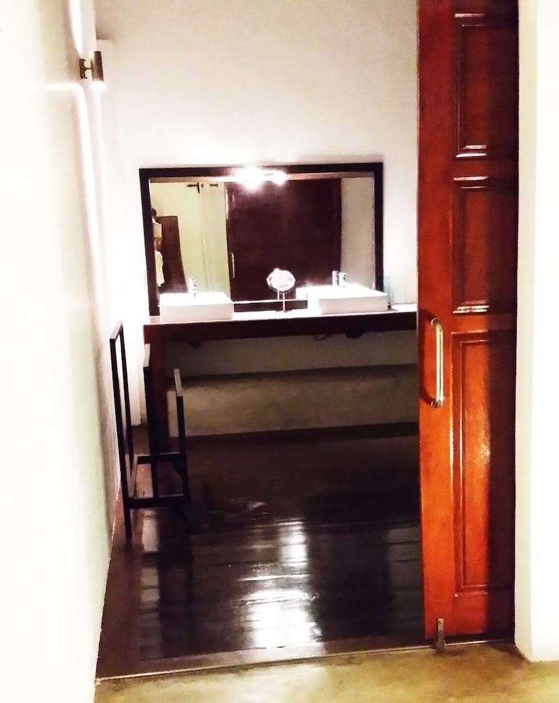 Sri Lanka Beach House Hotel