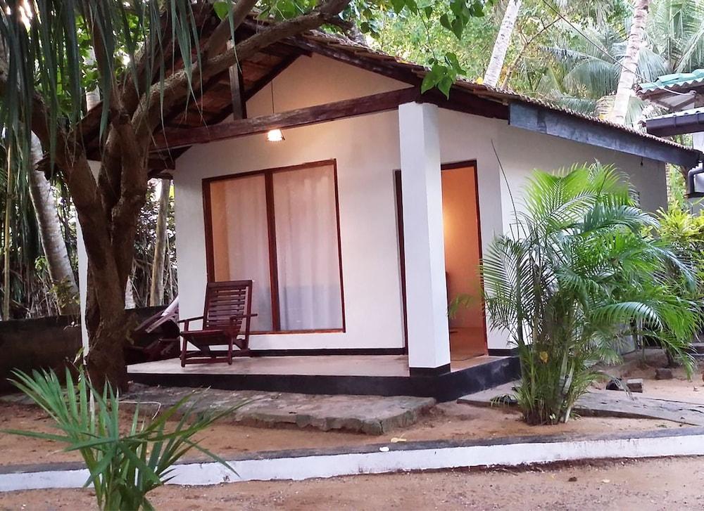 Sri Lanka Beach House Hotel