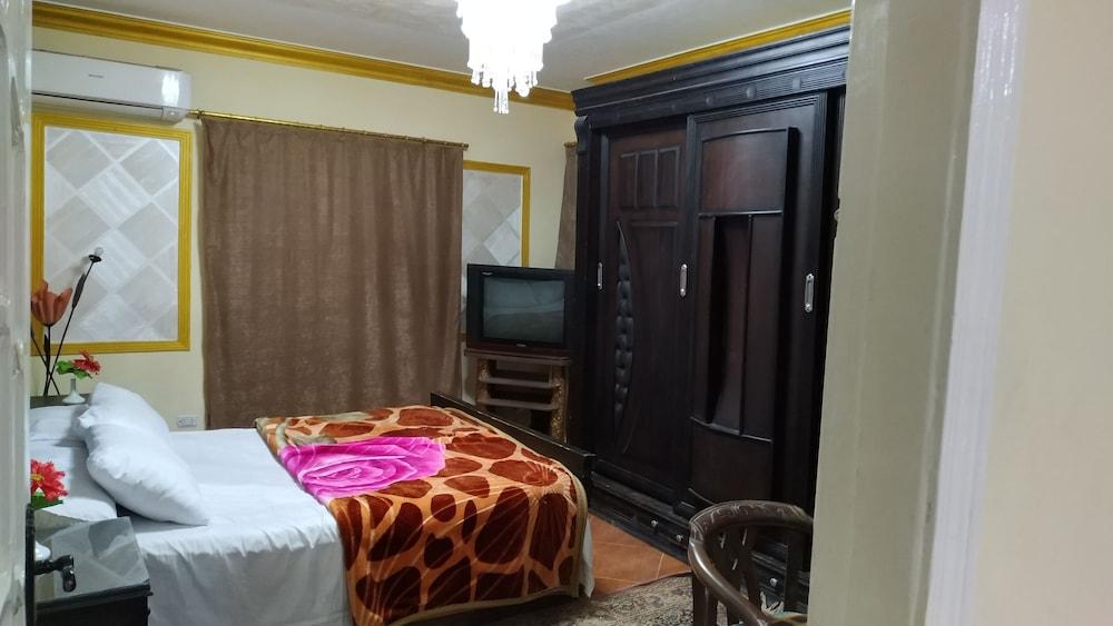 Pyramids View Apartments & Rooftop