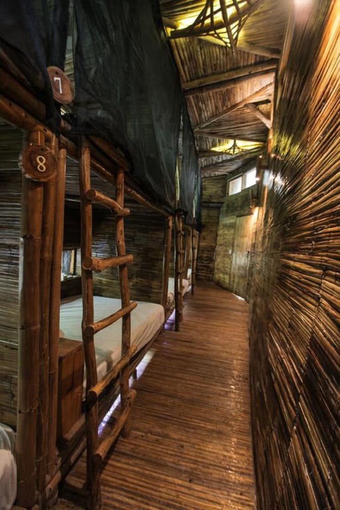 Bambu Gran Palas Hostel Party