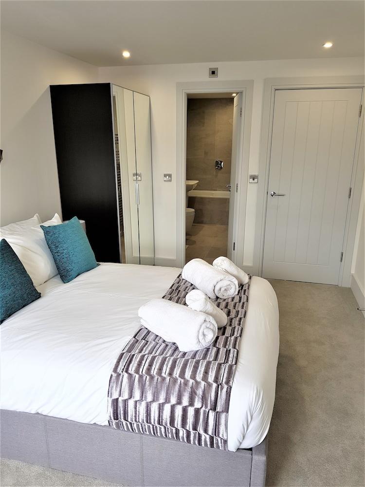 One to One Apartments