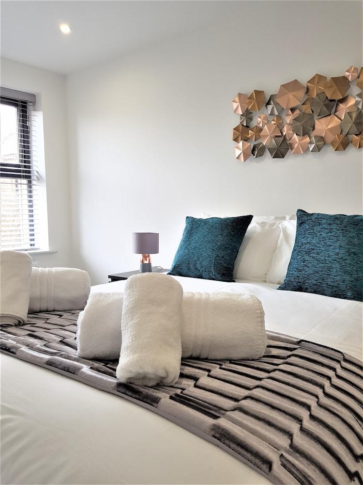 One to One Apartments