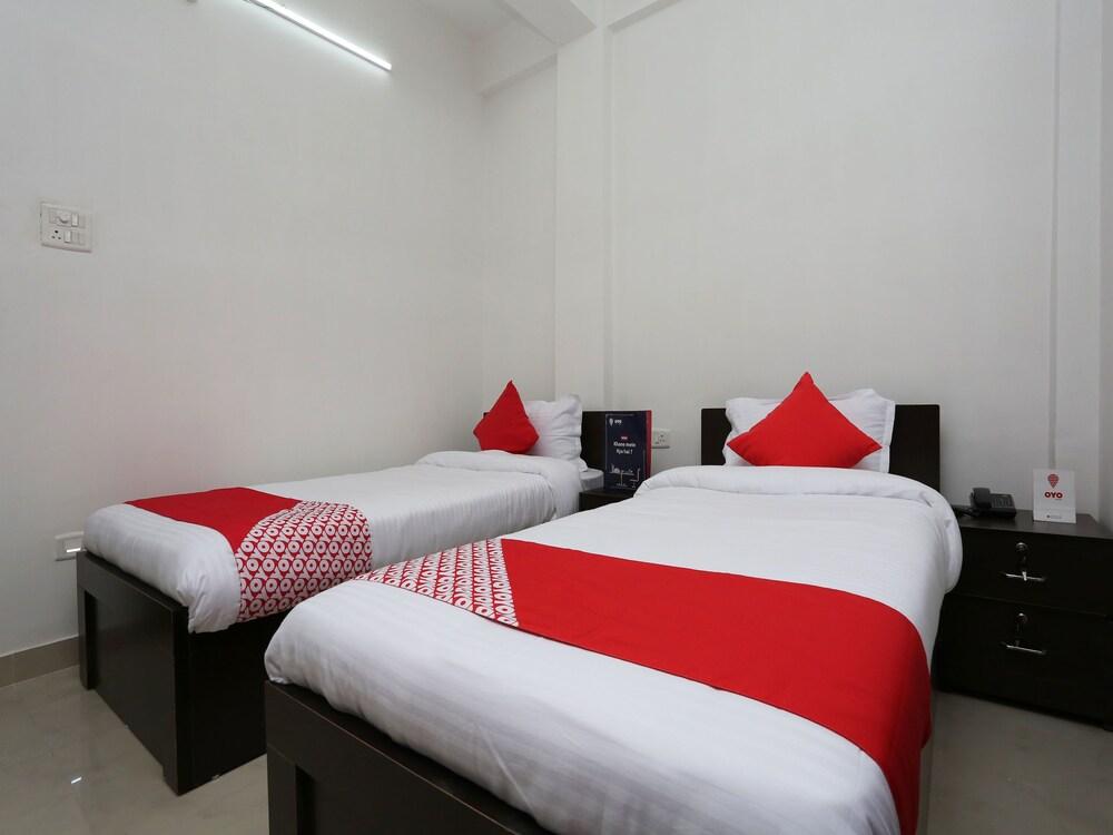 OYO 10912 Nirman Residency