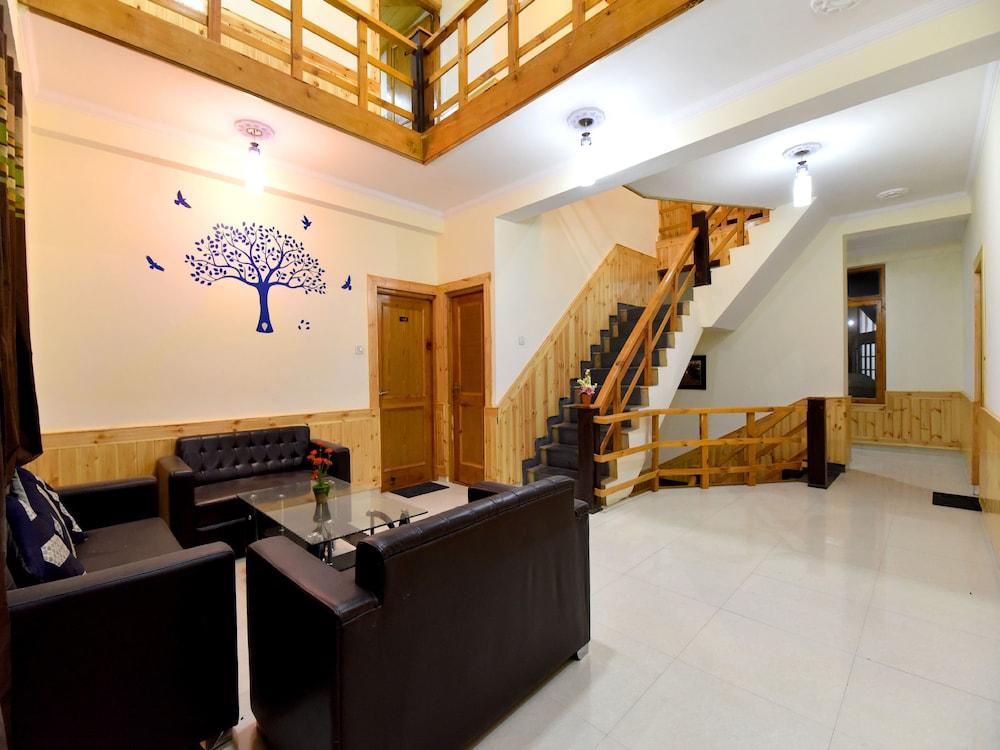 OYO 13267 Hillside Valley