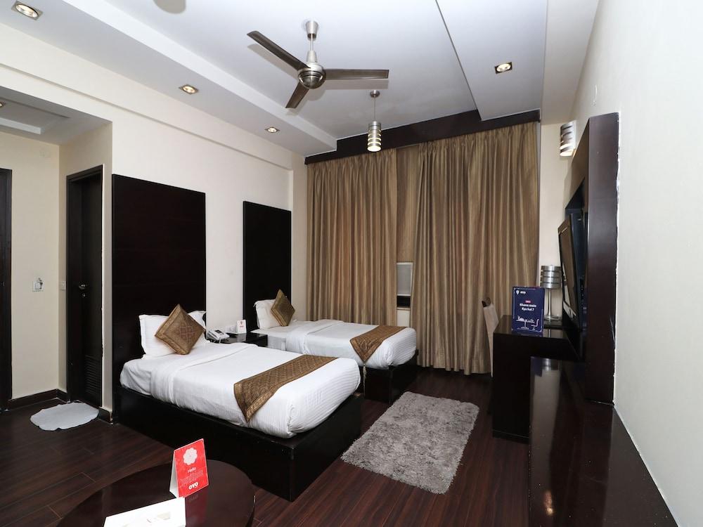 OYO 13783 The Claire