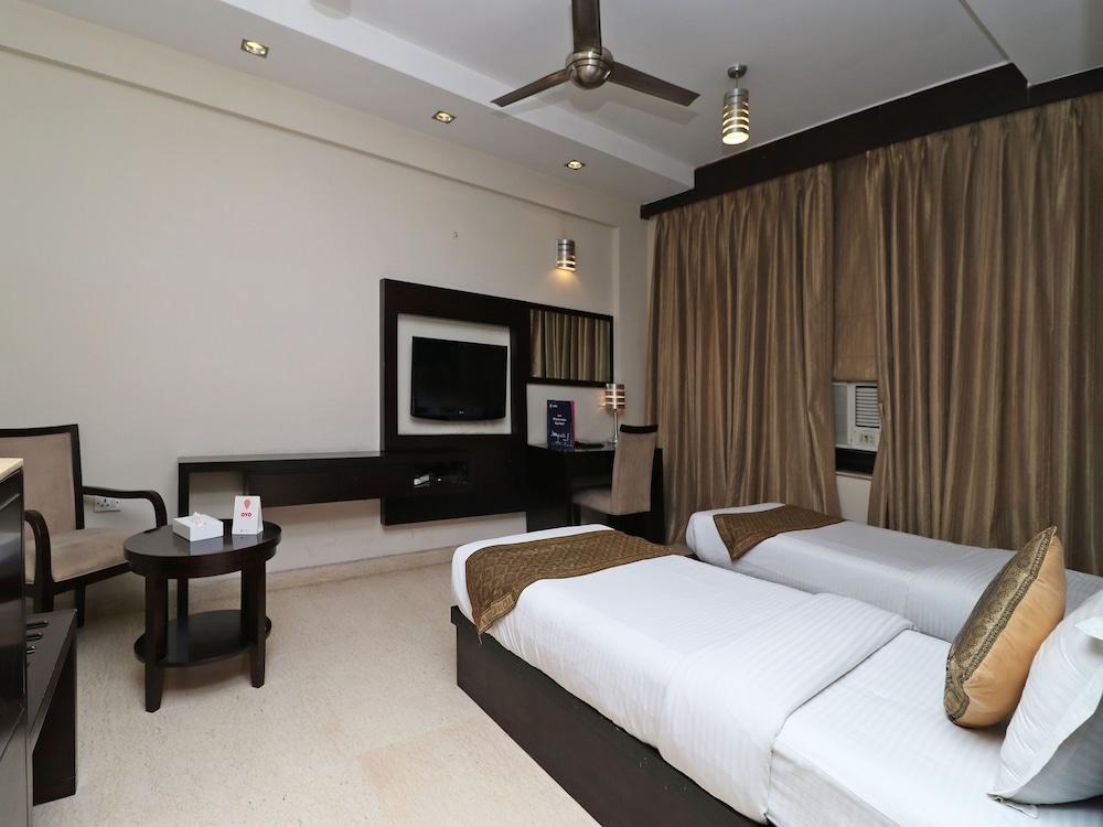 OYO 13783 The Claire