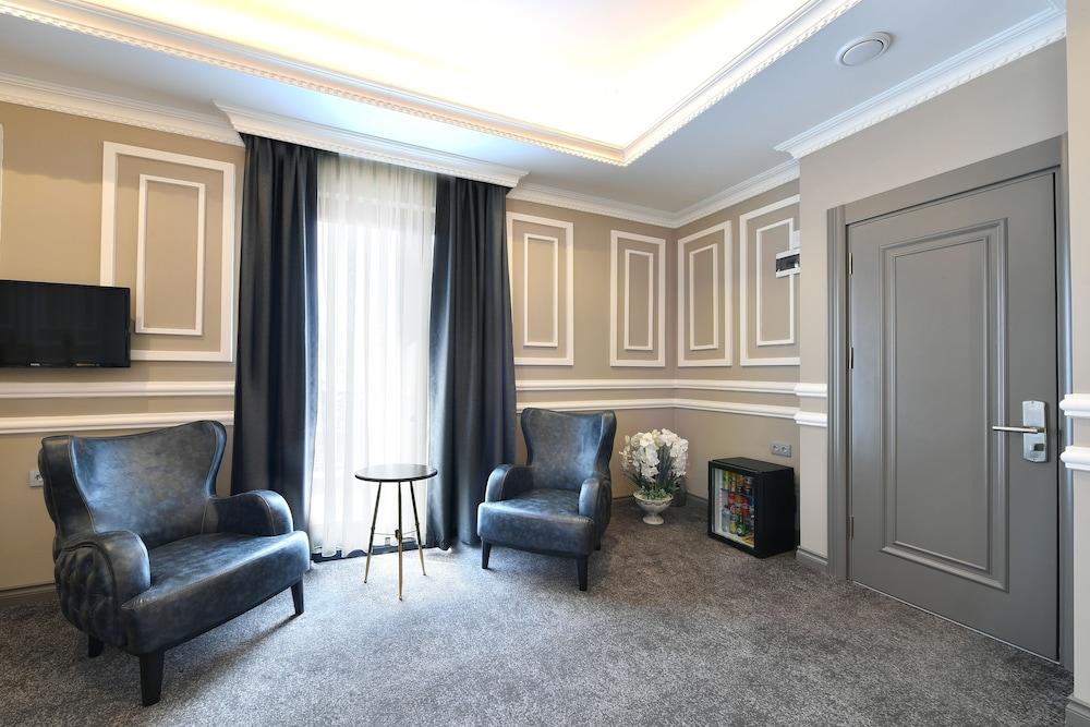 D'Lux Boutique Hotel