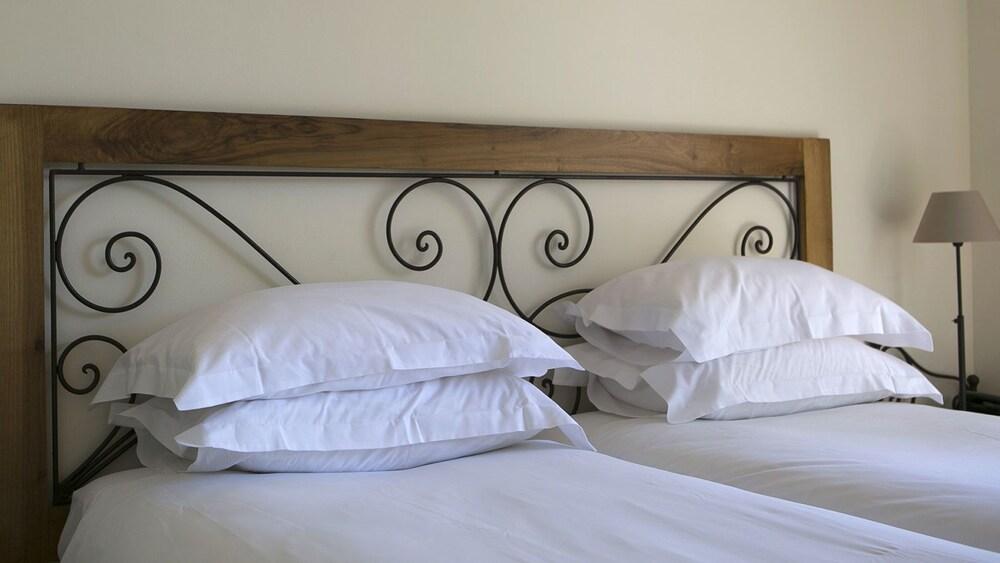 Hotel De La Pyramide