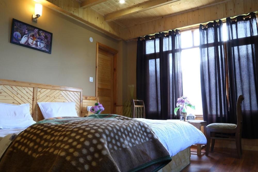 Kanyal Height Cottages