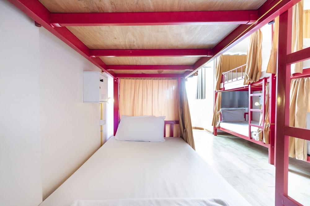 OYO 618 At Khaosan Hostel - Adults Only