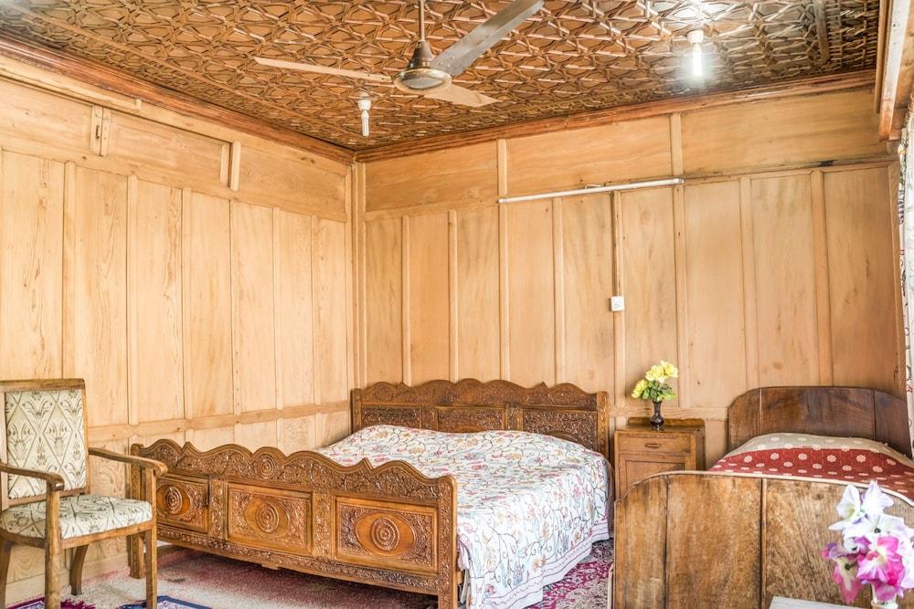 GuestHouser 1 BR Houseboat 1fda