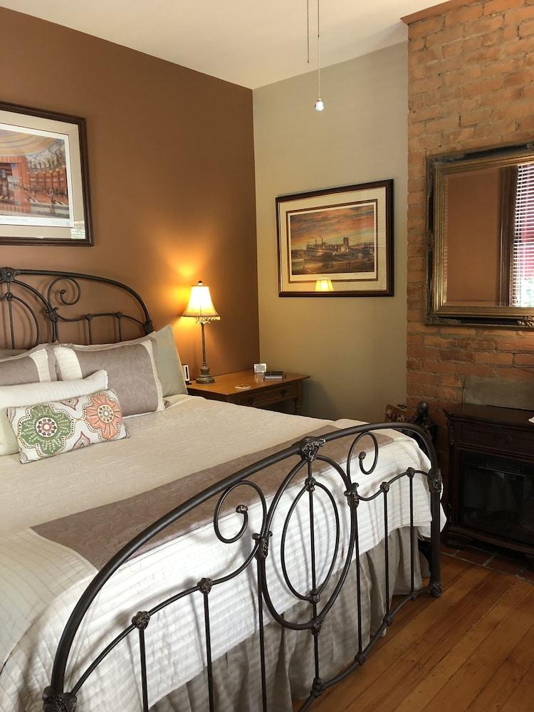 Weller Haus Bed, Breakfast & Event Center