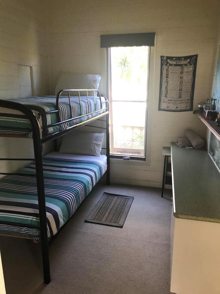 Port Campbell Guesthouse & Flash Packers