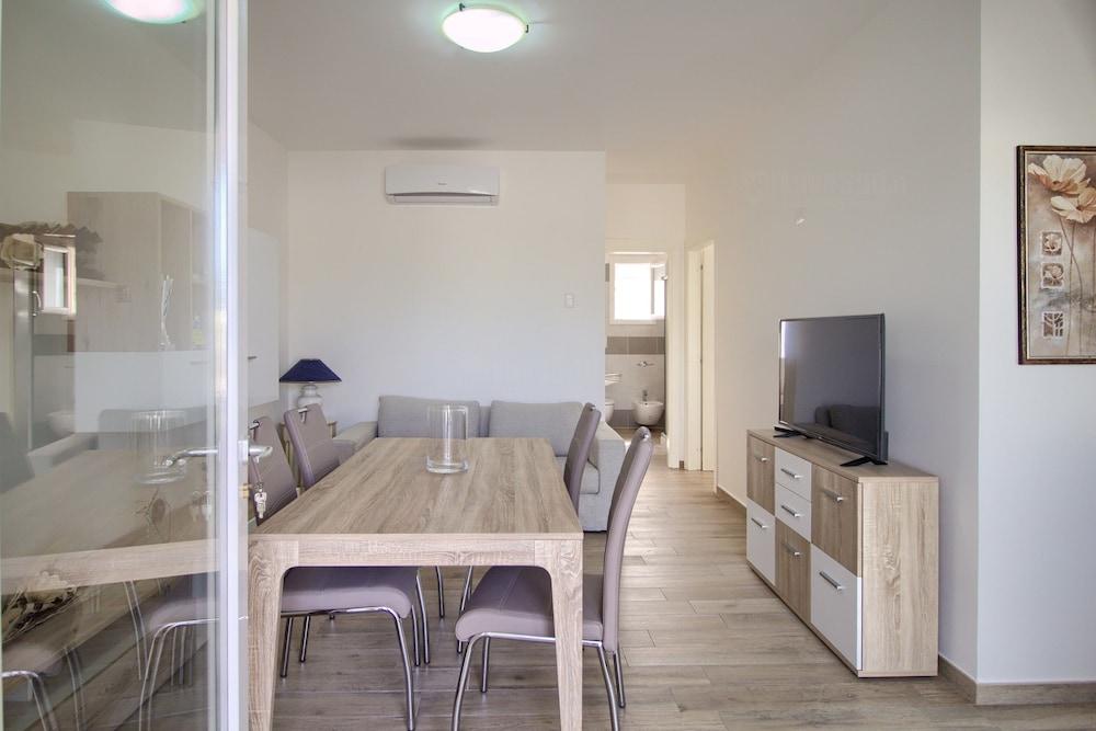 Luci Front Beach House