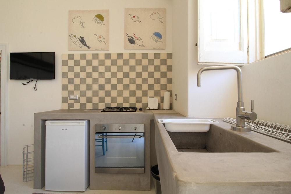 Le Bijou Court House