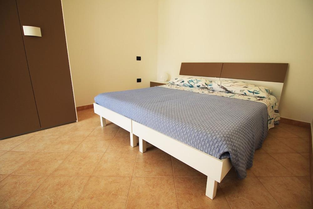 Gregoriana Front Beach