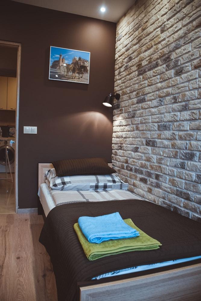 Stawowa Apartment with private garage