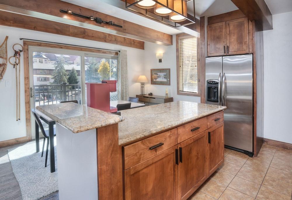 Vantage Point 112 2 Bedroom Condo by RedAwning