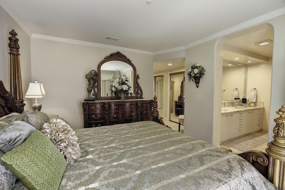 150 Ocean View 2 Bedroom Condo by Redawning