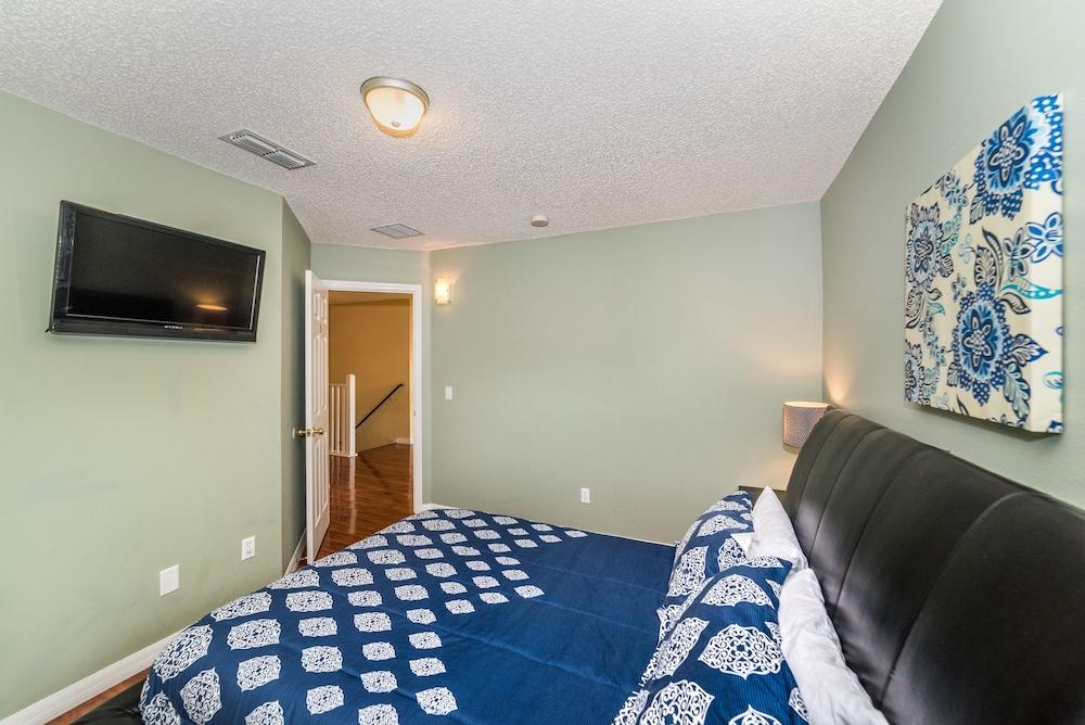 Emerald Island #2 - 7 Bed 5 Baths Villa