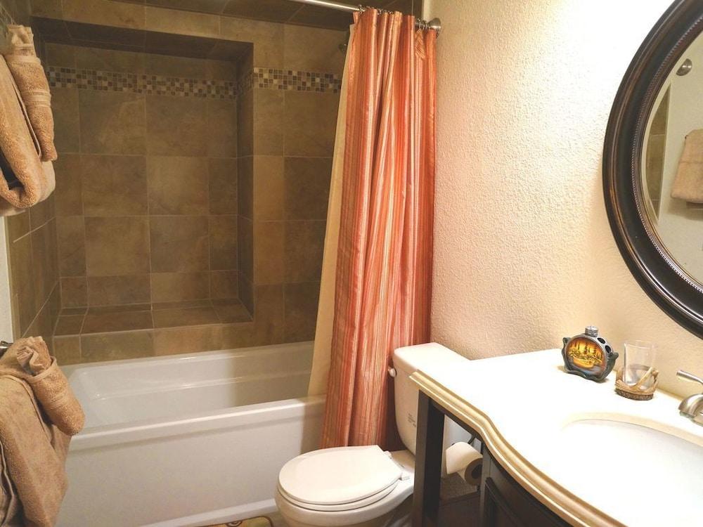 Abode at Racquet Club