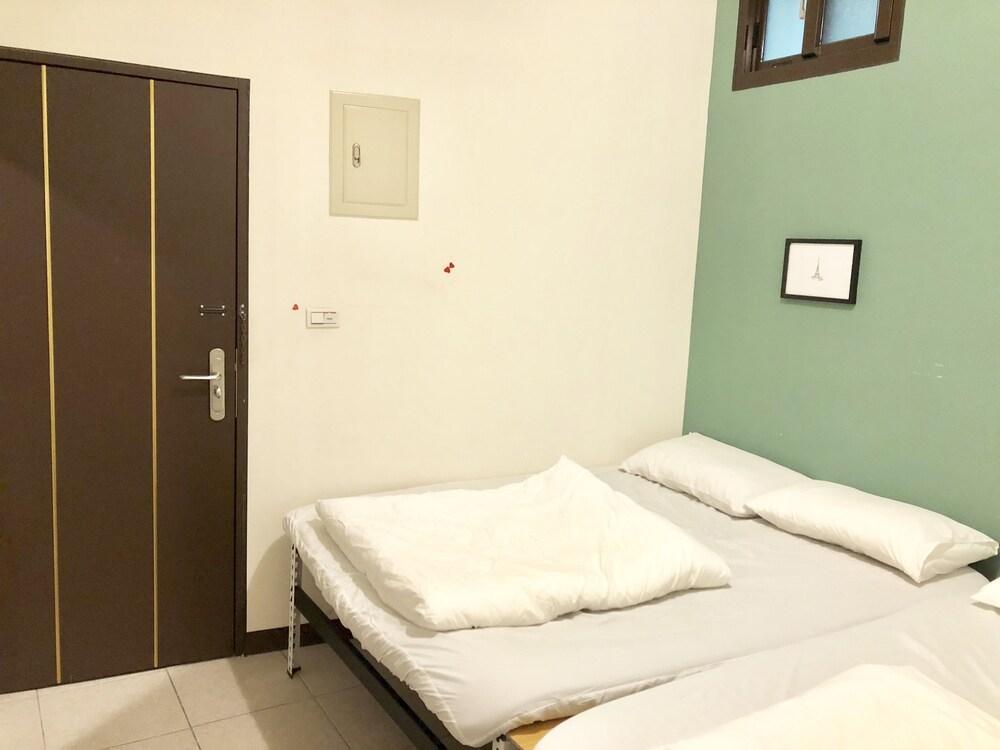 Taichung Fengjia Fully