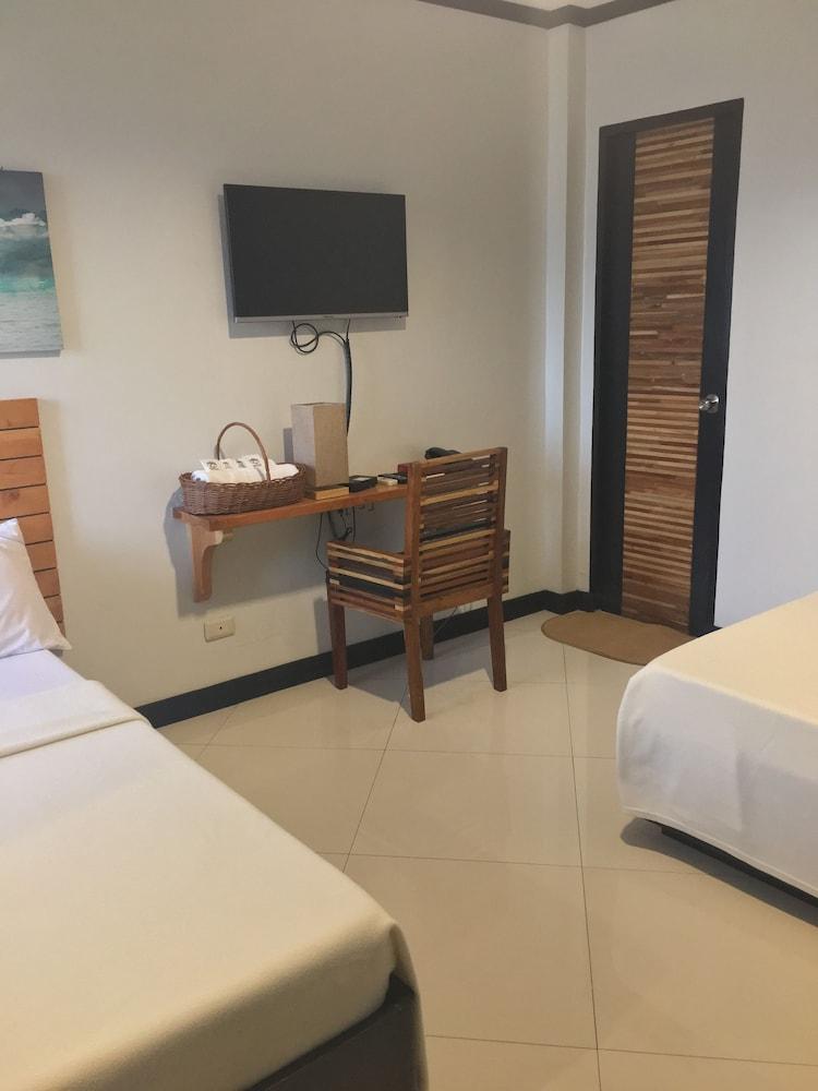 Mahogany Tourist Inn