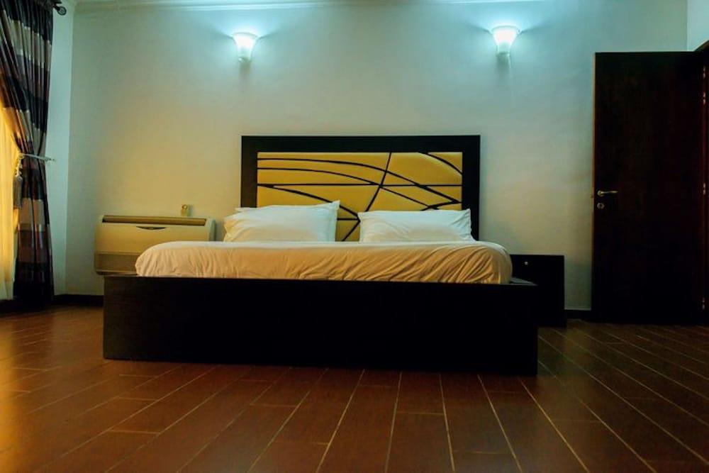 Gemini Place Apartments Oniru