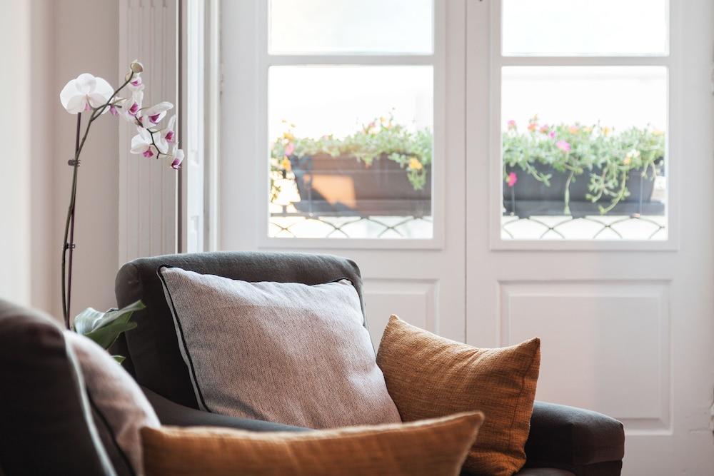 B The Guest Downtown