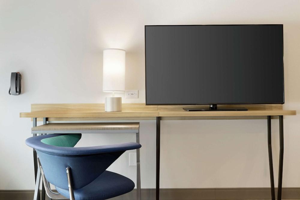 Tru by Hilton Harbison Columbia