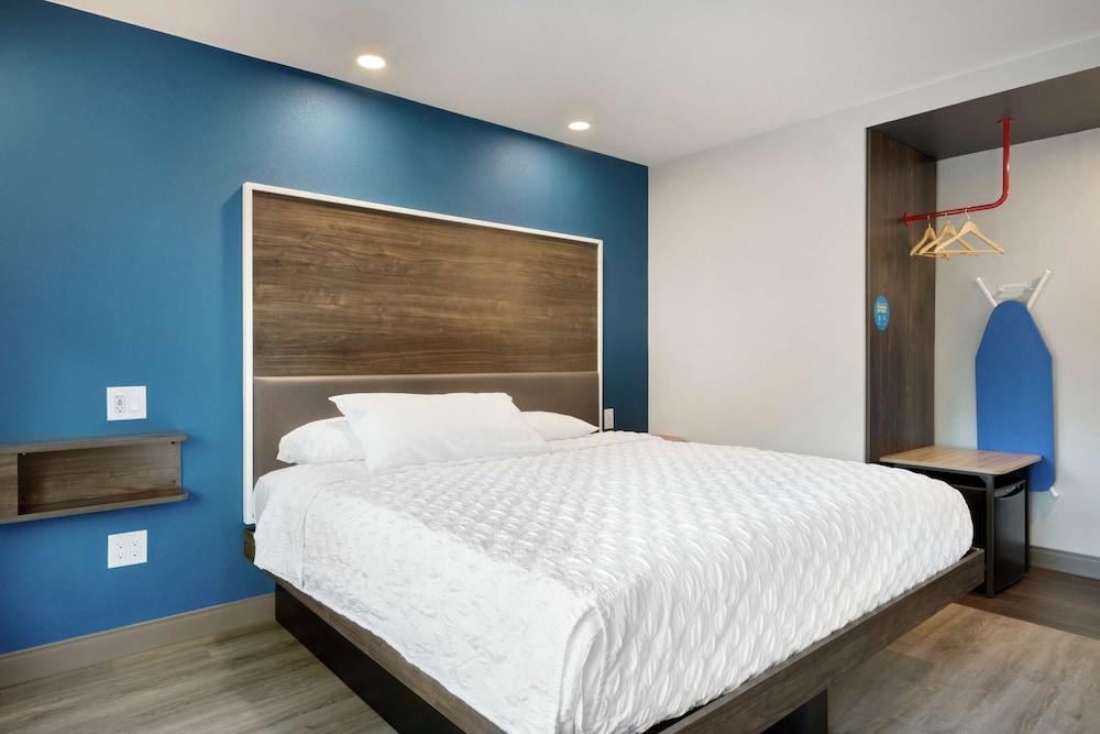 Tru by Hilton Harbison Columbia