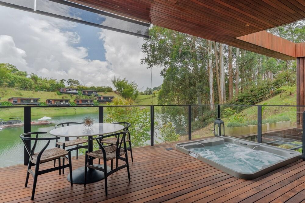 Joinn Houtel Guatape