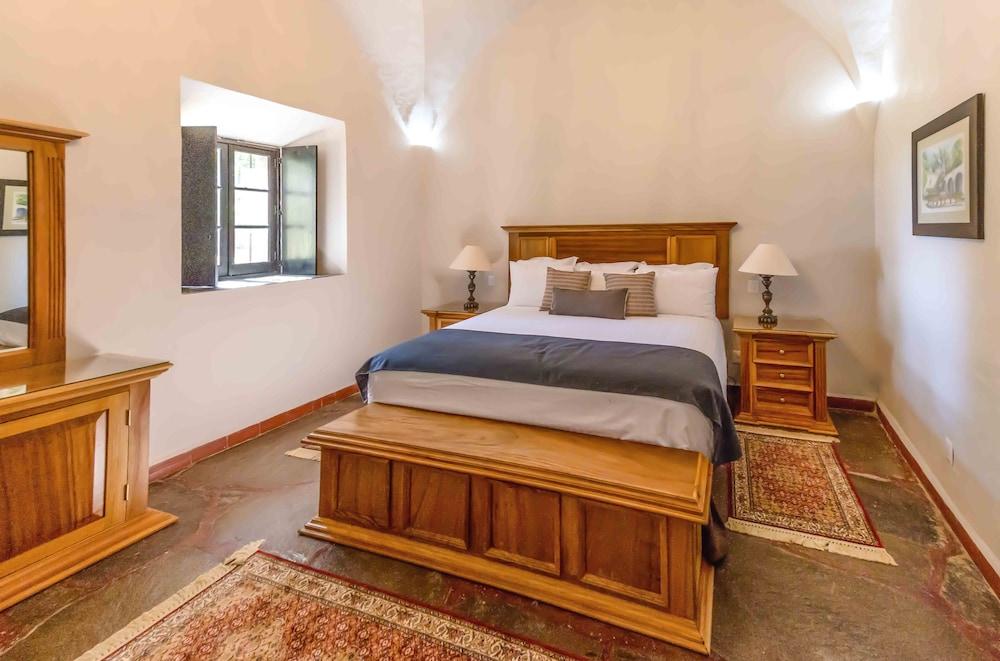 Meson Real de la Plata