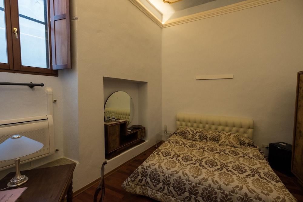 Eleonora Room & Breakfast