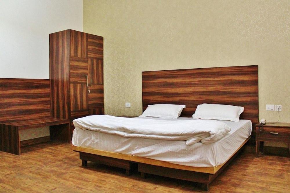 Adhunik Hotel Behror