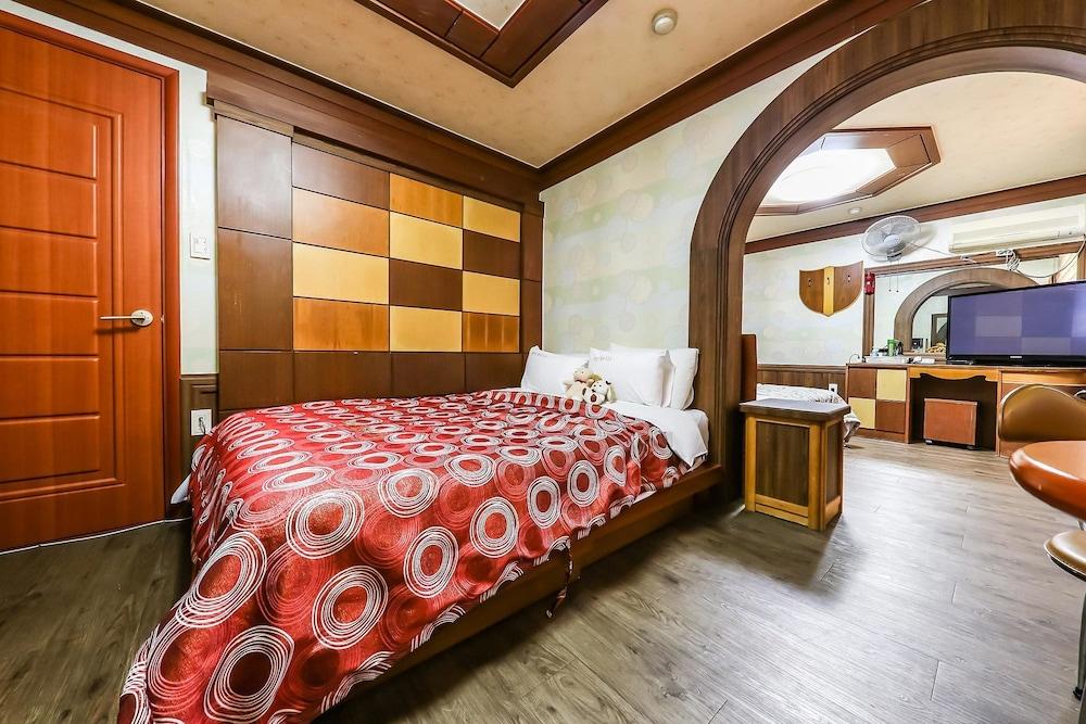 Pine Motel Daecheon Beach