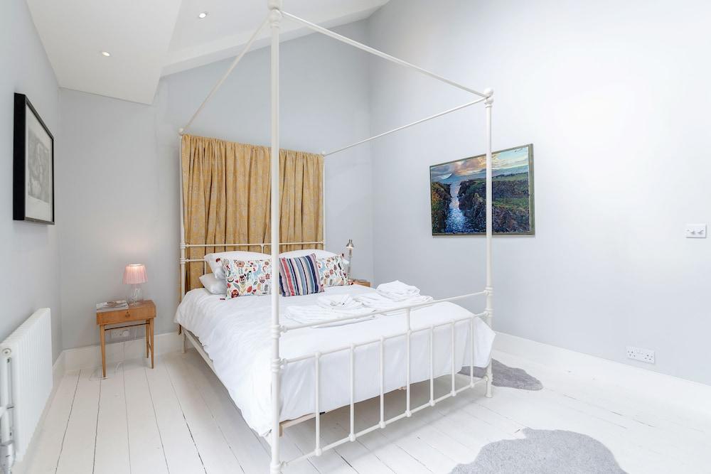 Vauxhall Oasis - 3 Bed House by BaseToGo