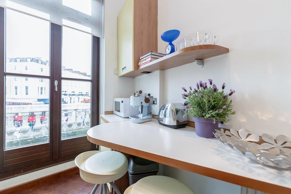 South Ken Apartment by BaseToGo