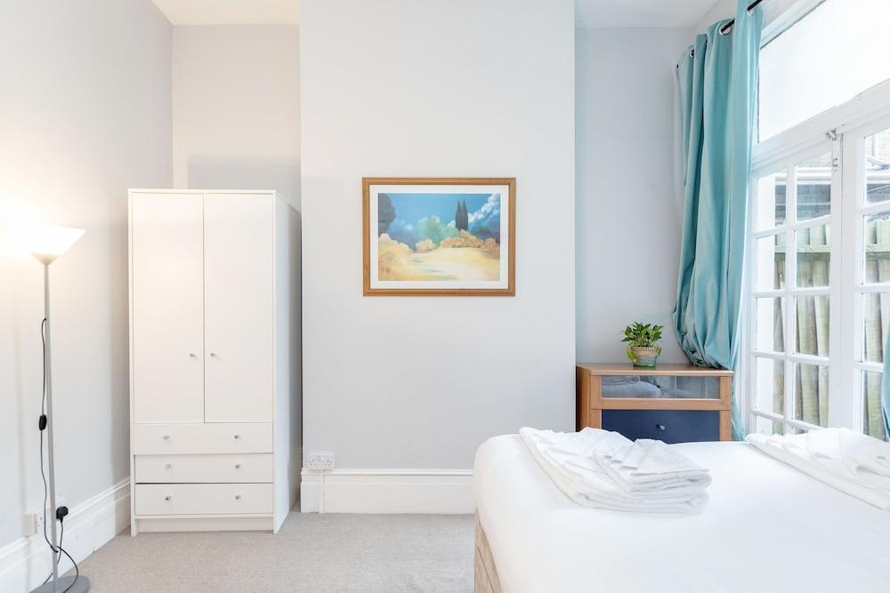 Clapham 2Bed with Patio by BaseToGo