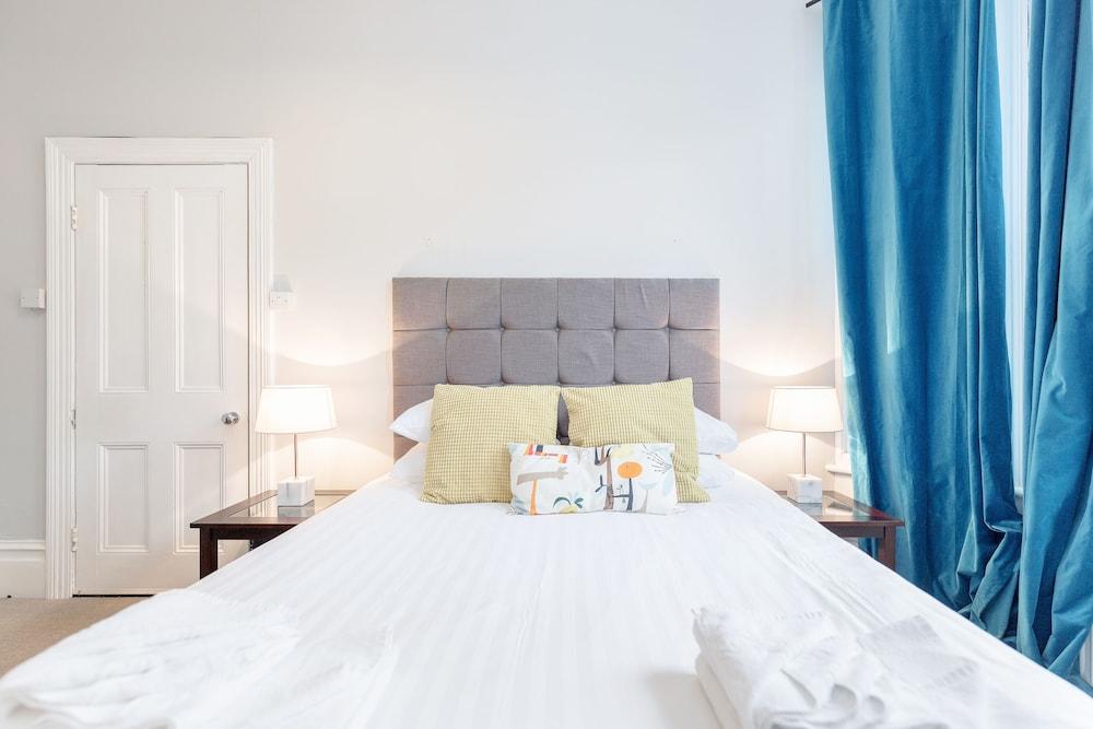 Clapham 2Bed with Patio by BaseToGo