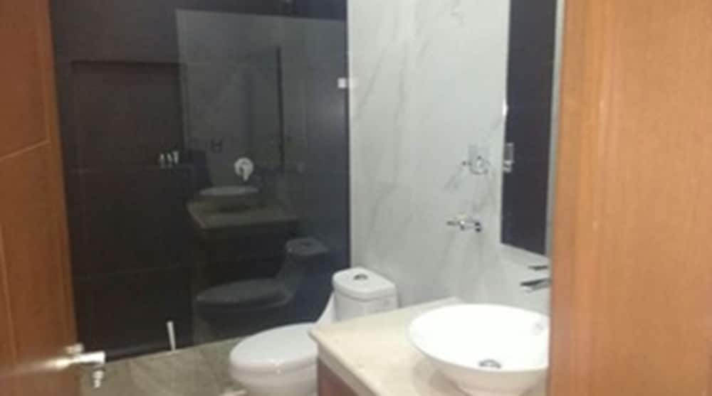 Menesse 204 by Globalia