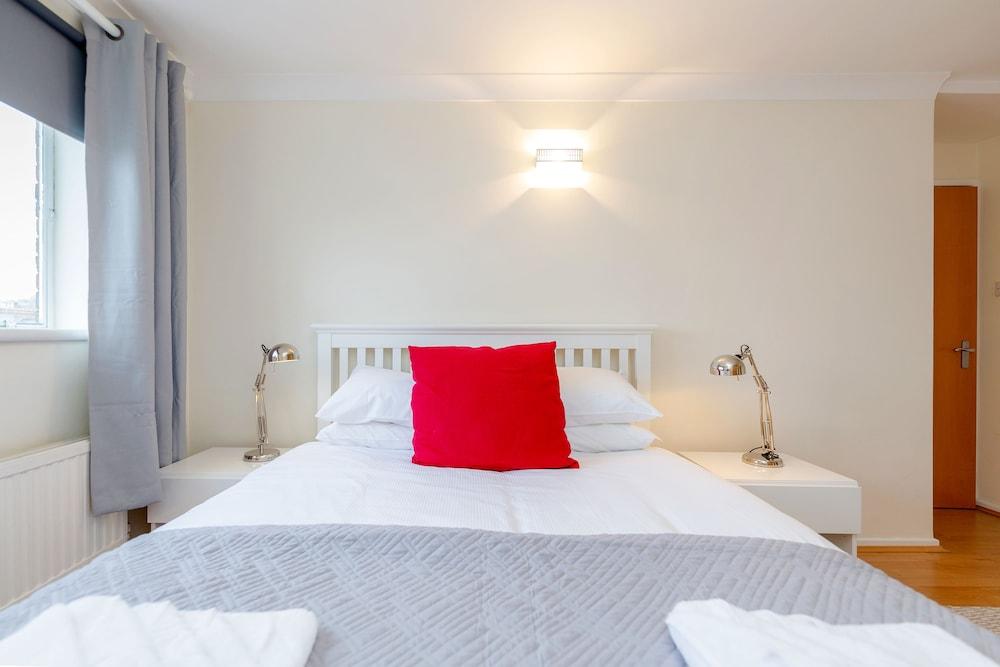 Holland Park Heights by BaseToGo